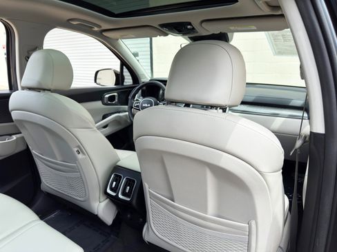 Used 2022 Kia Sorento S w/ Panoramic Sunroof Package FWD image 34