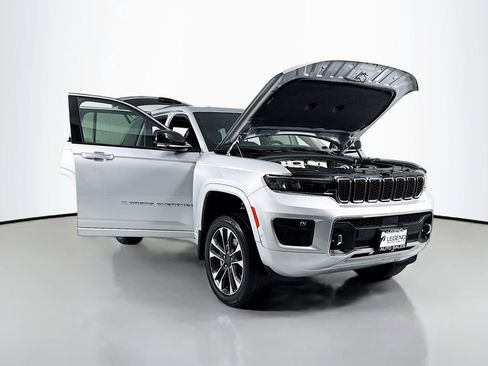 Used 2022 Jeep Grand Cherokee Overland w/ MOPAR Finishing Package AWD/4WD image 26