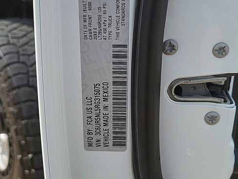 Used 2024 RAM 2500 Laramie w/ Sport Appearance Package image 33