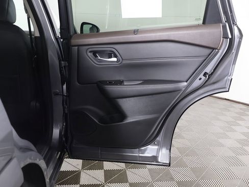 Used 2023 Nissan Rogue SV w/ SV Premium Package image 26