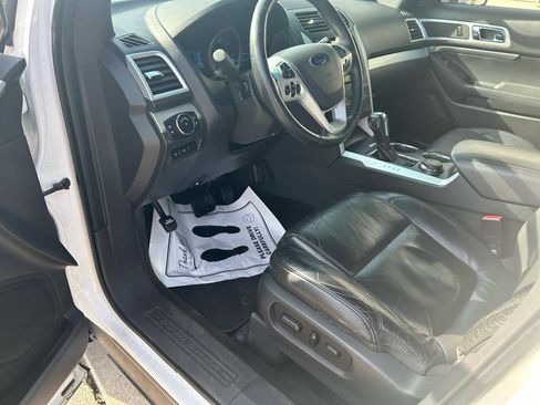 Used 2014 Ford Explorer XLT w/ Equipment Group 202A image 10