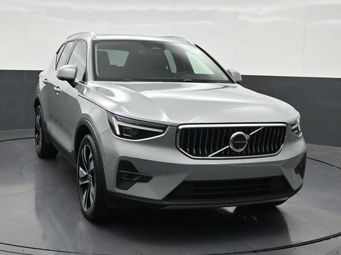 Used 2024 Volvo XC40 B5 Plus AWD/4WD image 8