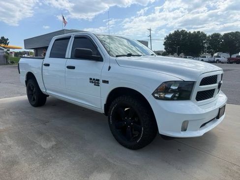 Used 2019 RAM 1500 Express w/ Express Value Package AWD/4WD image 4