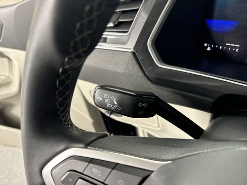 Used 2022 Volkswagen Tiguan SE image 14