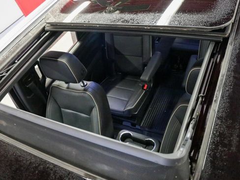 Used 2022 GMC Yukon SLT w/ SLT Premium Package image 22