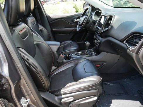 Used 2019 Jeep Cherokee Trailhawk w/ Comfort/Convenience Group AWD/4WD image 51