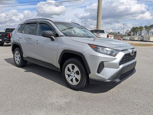 Used 2019 Toyota RAV4 LE image 2