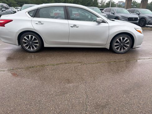 Used 2017 Nissan Altima 2.5 SV FWD image 6