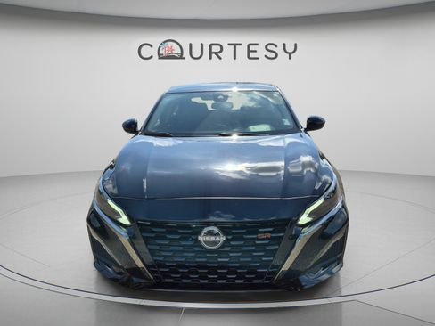 Certified 2025 Nissan Altima 2.5 SR FWD image 10