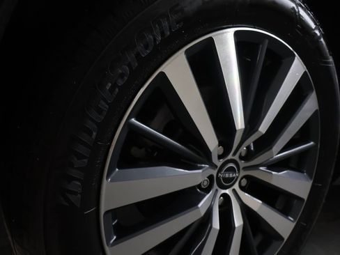 Used 2022 Nissan Pathfinder Platinum image 31