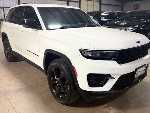 Used 2023 Jeep Grand Cherokee Altitude AWD/4WD image 1