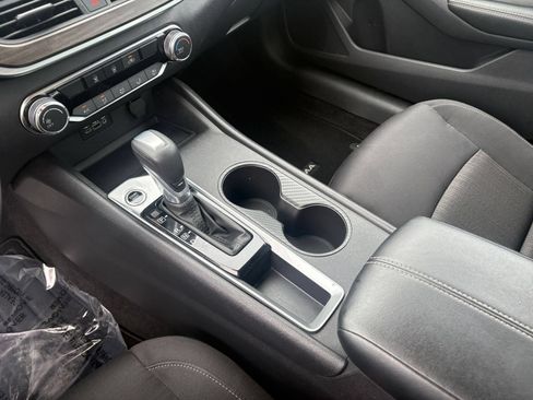 Used 2025 Nissan Altima 2.5 SV FWD image 40