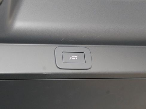 New 2026 Land Rover Range Rover Long Wheelbase SE AWD/4WD image 13
