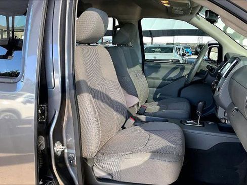 Certified 2021 Nissan Frontier SV w/ Midnight Edition Floor Mats image 9