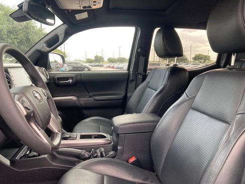 Used 2022 Toyota Tacoma Limited RWD image 10