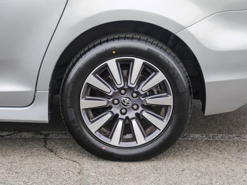 Used 2019 Toyota Sienna XLE image 8