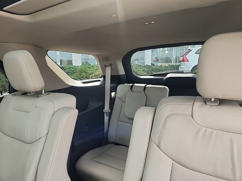 Used 2022 Ford Explorer Platinum w/ Technology Package image 29