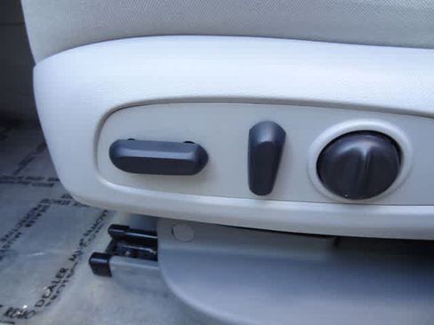Used 2023 GMC Acadia SLE w/ Driver Convenience Package FWD image 6