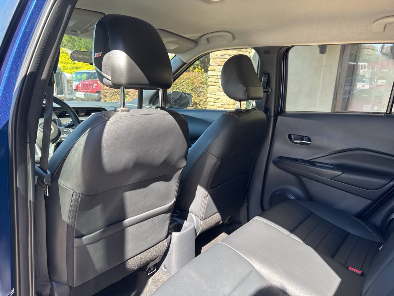 Used 2019 Nissan Kicks SR w/ SR Premium Package FWD image 12
