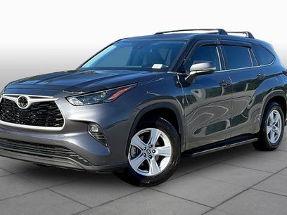 Used 2023 Toyota Highlander LE