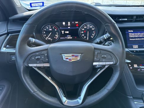 Used 2023 Cadillac XT6 Premium Luxury w/ Technology Package image 12