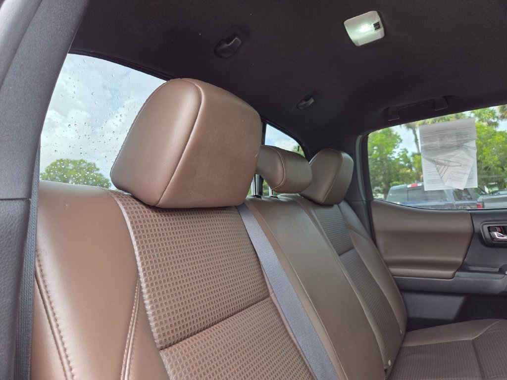 Used 2016 Toyota Tacoma Limited w/ Towing Package AWD/4WD image 19