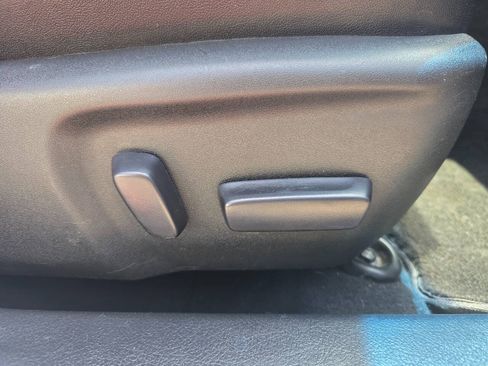 Used 2017 Toyota Camry XSE FWD image 33