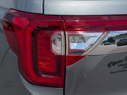 Used 2023 GMC Acadia Denali w/ Denali Technology Package FWD image 11