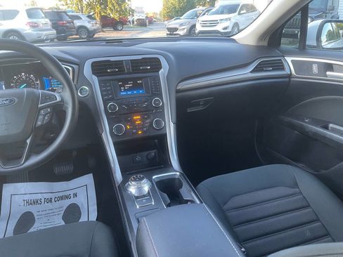 Used 2018 Ford Fusion SE FWD image 24