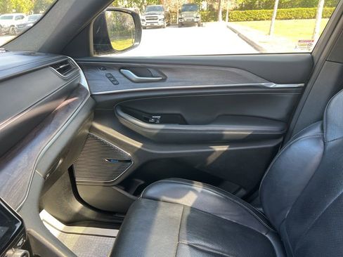 Certified 2022 Jeep Grand Cherokee L Overland w/ Luxury Tech Group IV image 52