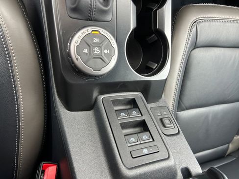 Used 2025 Ford Bronco Outer Banks image 35