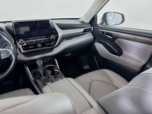 Certified 2020 Toyota Highlander Platinum AWD/4WD image 26