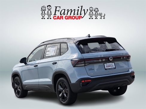 New 2025 Volkswagen Taos SE image 4