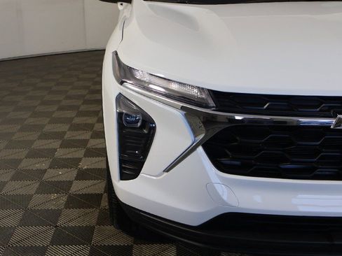 Used 2025 Chevrolet Trax LS image 11