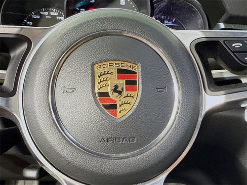 Used 2021 Porsche Macan image 22