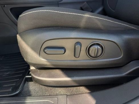 Used 2023 GMC Acadia SLE w/ Driver Convenience Package FWD image 15