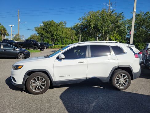 Used 2020 Jeep Cherokee Latitude Plus w/ Cold Weather Group FWD image 23
