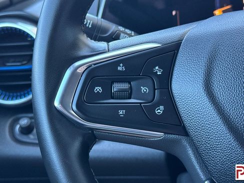 Certified 2025 Chevrolet Trax LT w/ LT Convenience Package FWD image 26