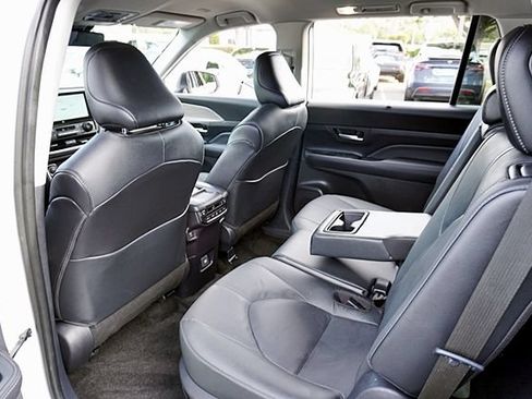 Used 2026 Toyota Grand Highlander AWD Hybrid image 17