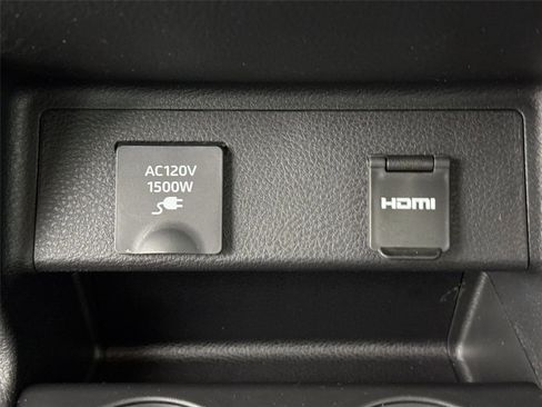 Used 2025 Toyota Sienna XLE image 38