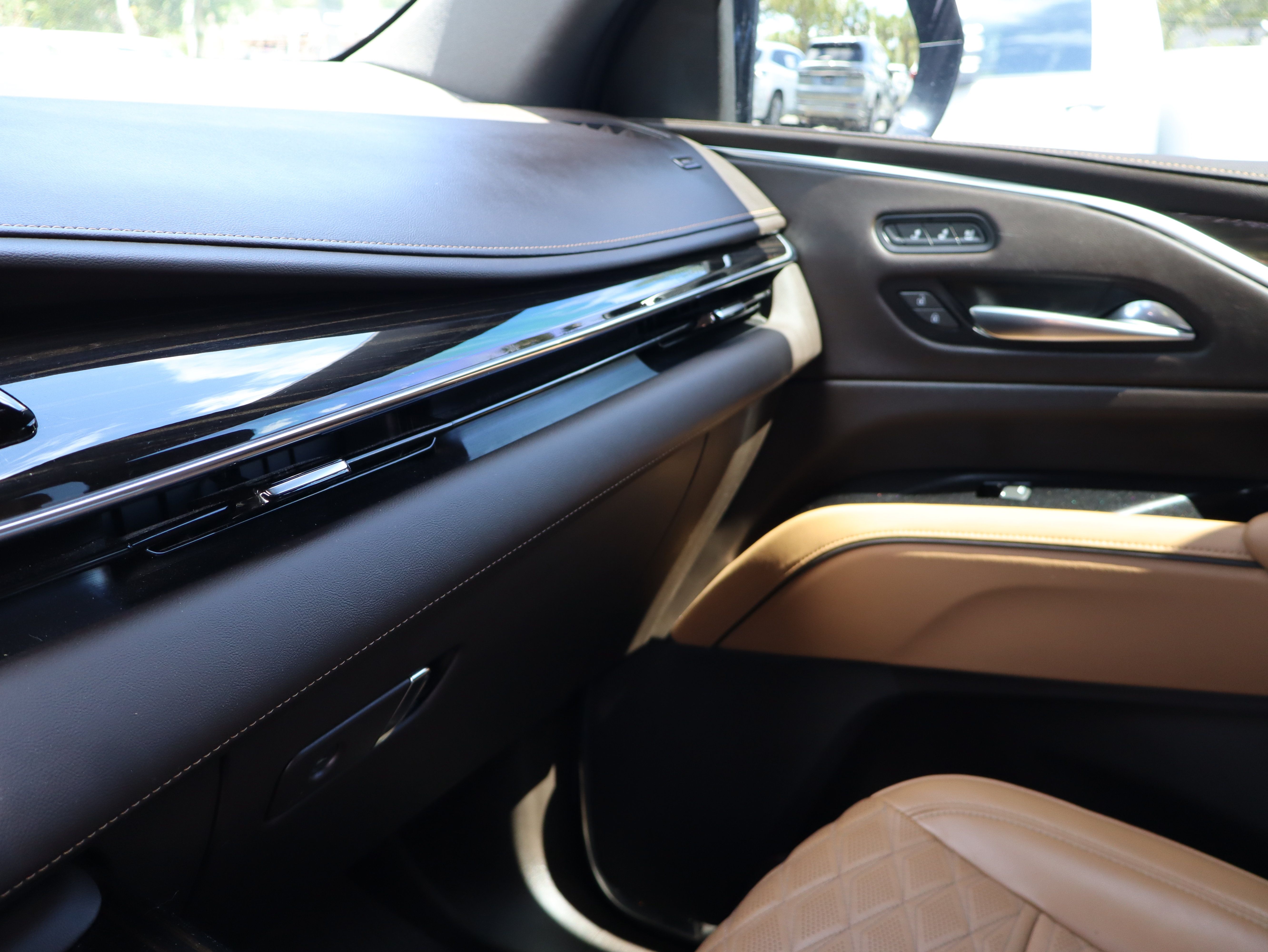 Used 2023 Cadillac Escalade ESV Premium Luxury w/ LPO, Radiant Package AWD/4WD image 45