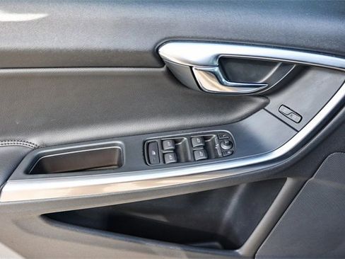 Used 2018 Volvo V60 T5 Cross Country w/ Convenience Package image 21