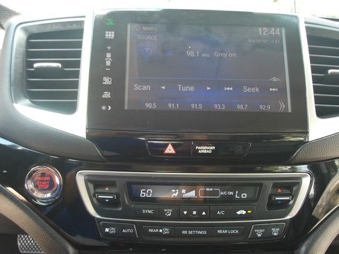 Used 2016 Honda Pilot Touring image 23
