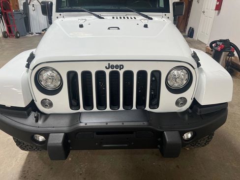 Used 2017 Jeep Wrangler Sahara image 12