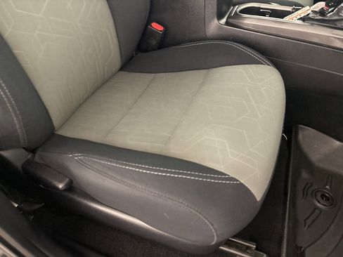 Used 2020 Toyota Tacoma TRD Off-Road w/ Technology Package image 27