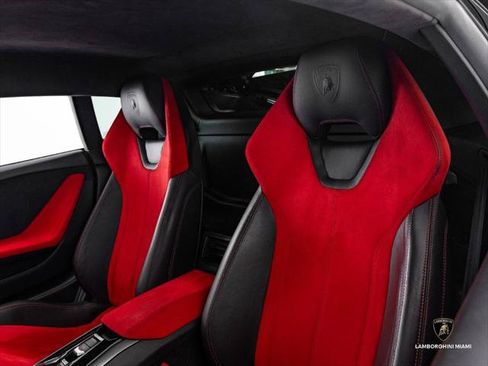 Used 2015 Lamborghini Huracan LP 610-4 AWD/4WD image 26
