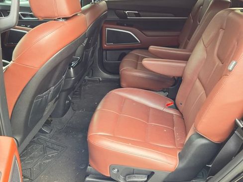 Used 2024 Kia Telluride EX w/ EX Captain's Chair Package FWD image 12