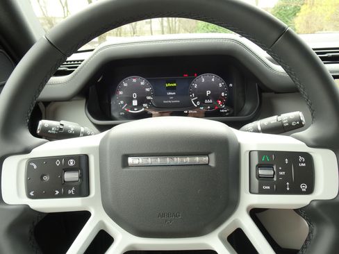New 2026 Land Rover Defender 110 X-Dynamic SE AWD/4WD image 24