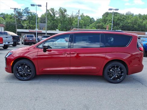 New 2027 Chrysler Pacifica Limited AWD/4WD image 7