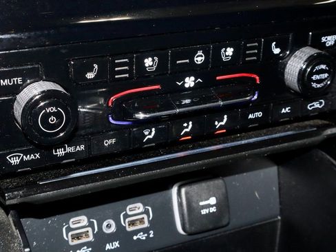 Used 2023 Jeep Grand Cherokee Overland image 32